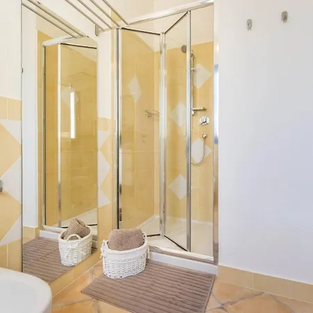 Amelia فيلاّسيمِيوس